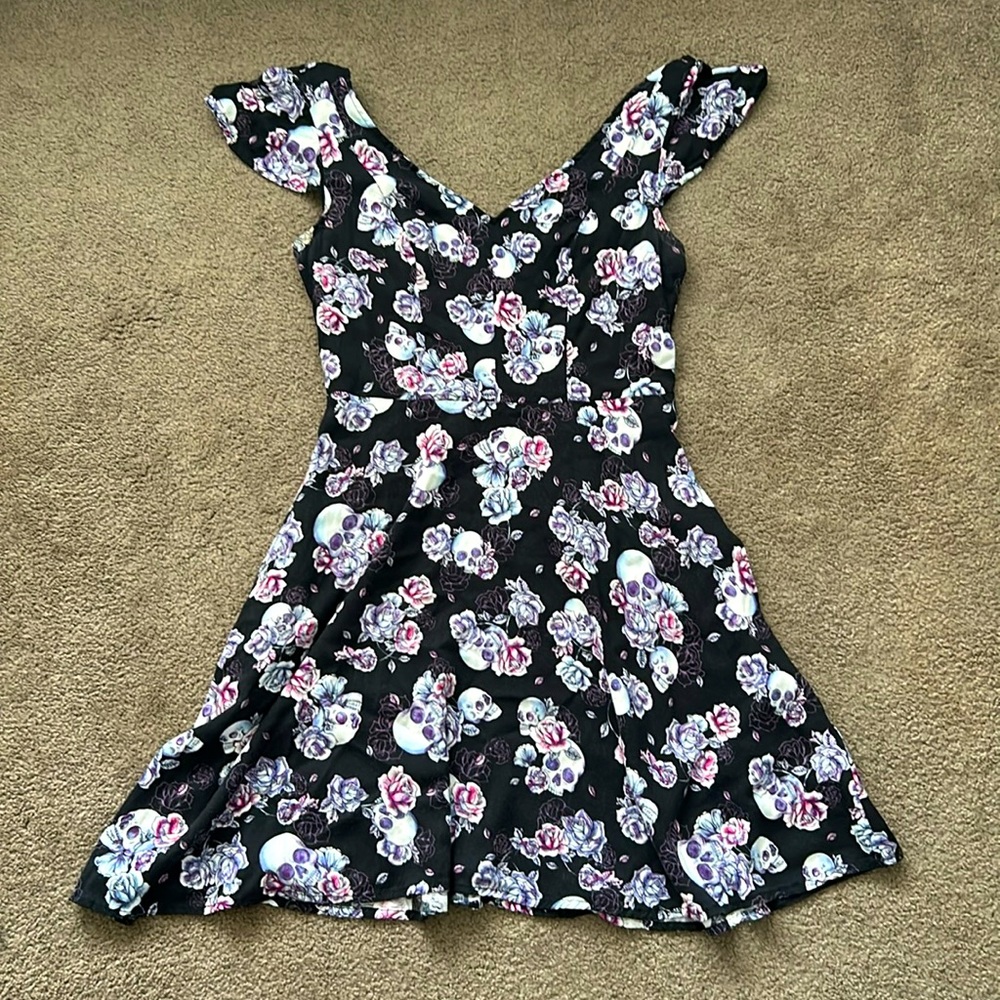 Hot Topic Black Skull and Rose Dress Size Small